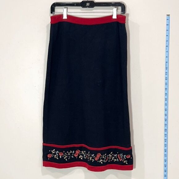Alfred Dunner Black & Red Skirt with Floral Design. Size Small. - Picture 1 of 6